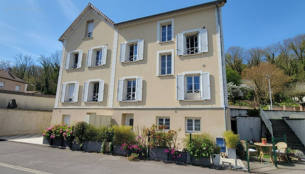Appartement à AULNAY-SUR-MAULDRE