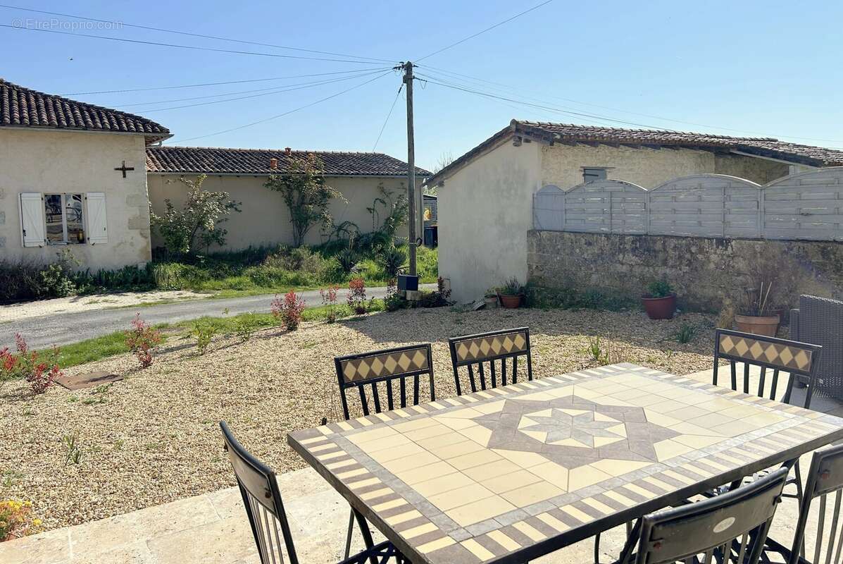 Maison à AUBETERRE-SUR-DRONNE