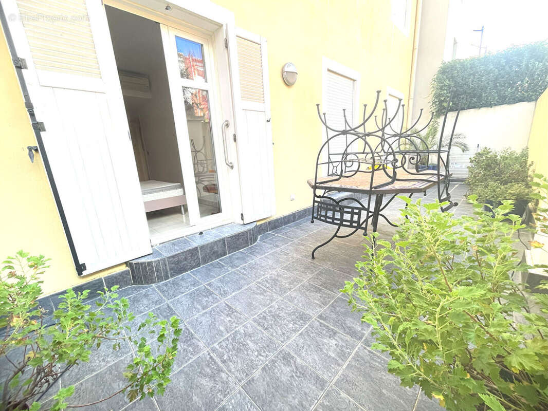 Appartement à SAINT-CYR-SUR-MER