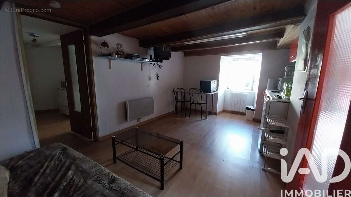 Maison 53 m² à Saint-Genes-Champespe  - photo 5