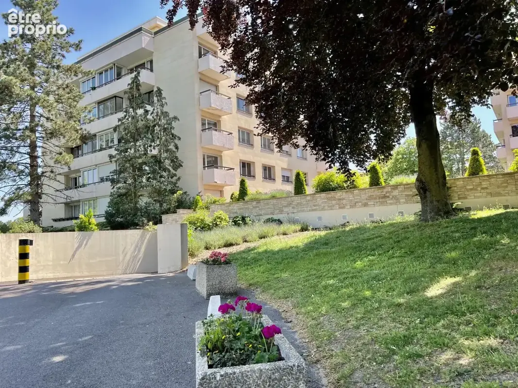 Appartement 4 ème et avant dernier étage - 89 m² - 2/3 chambres - Balcons - Box fermé /parking - Cave - Ascenseur - photo 1
