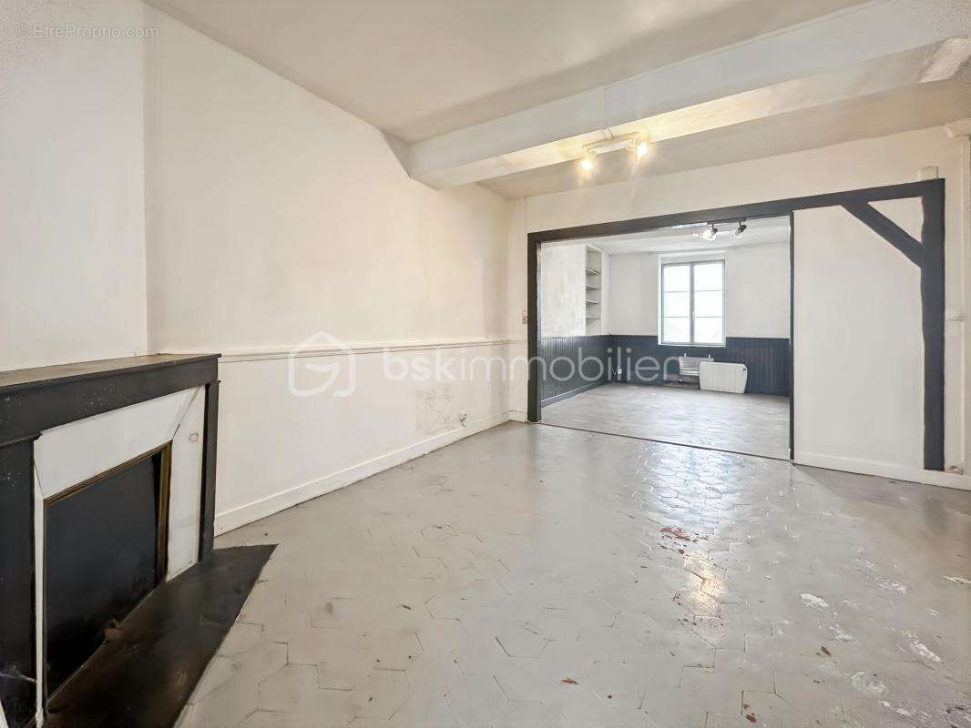 Maison à SAINT-JULIEN-DU-SAULT