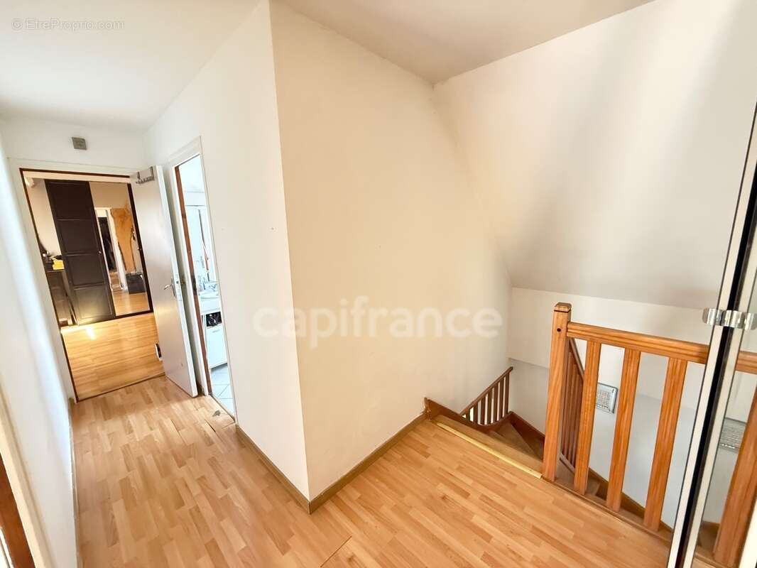SOISY-SOUS-MONTMORENCY – Maison familiale 4 chambres avec jardin, garage et dépendance - photo 5