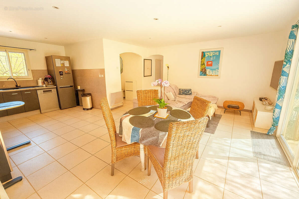 Maison à SOLLIES-TOUCAS