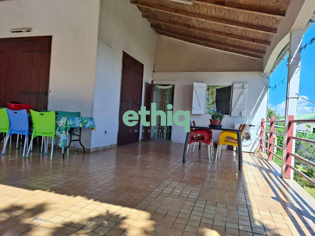 Maison à CAPESTERRE-BELLE-EAU