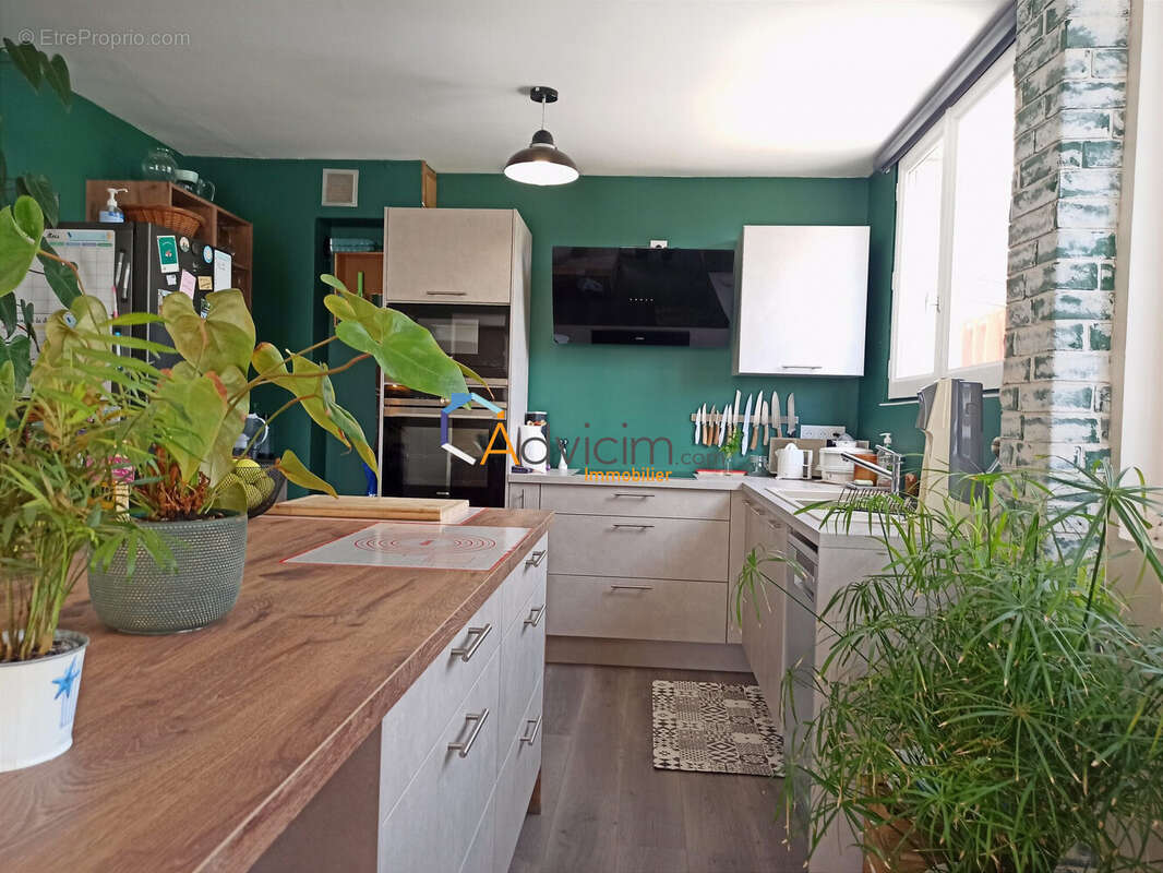 Maison à SAINT-JEAN-DE-LA-RUELLE