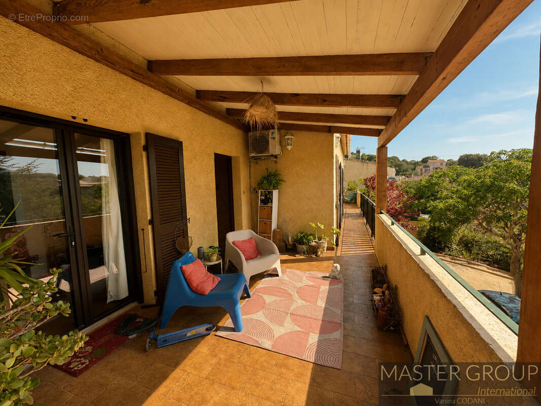 AJACCIO   Superbe villa de près de 200 m2 avec piscine, 6 chambres, deux appartements indépendants, garage et - photo 2