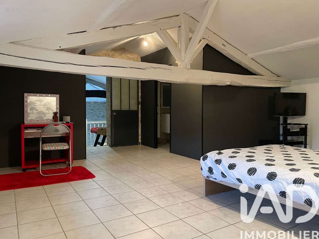 Maison 233 m² à Nieul-Le-Virouil  - photo 5
