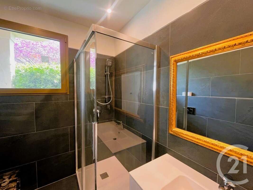 Appartement à ROQUEBRUNE-CAP-MARTIN