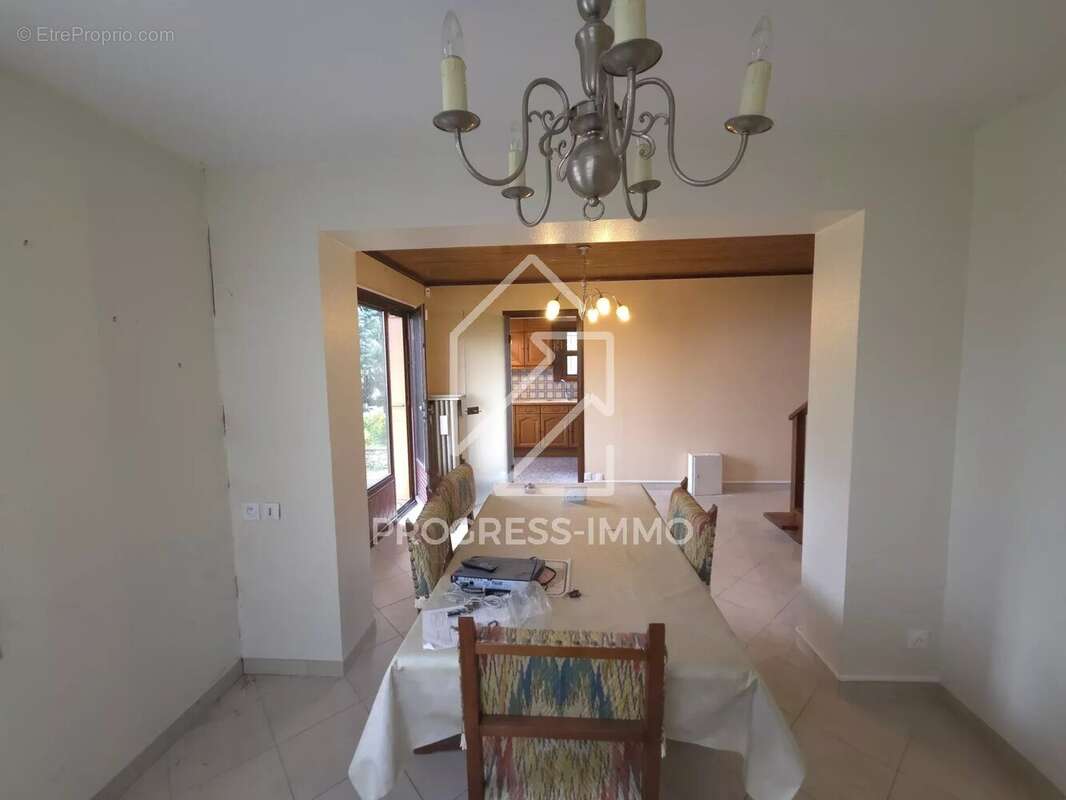 Maison à COMBS-LA-VILLE