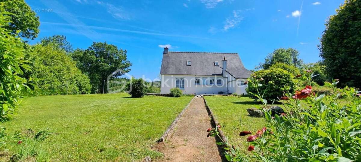 Maison à HUELGOAT