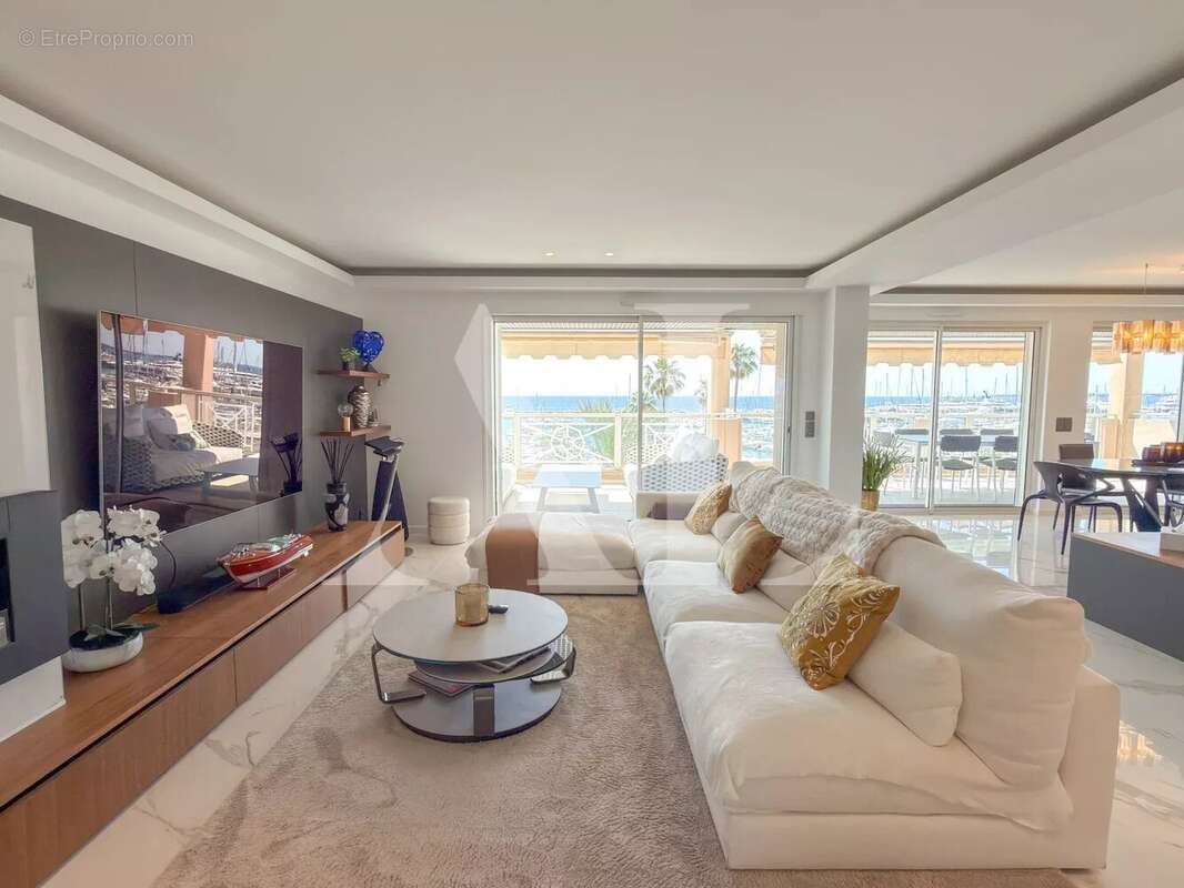 Appartement à VALLAURIS