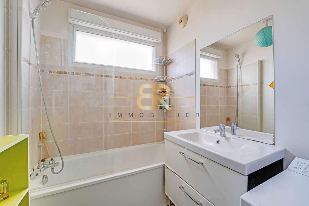 Appartement à AUBERVILLIERS