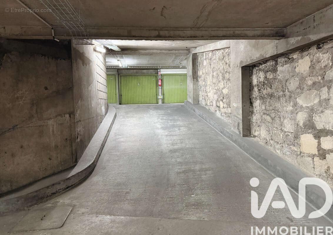 Photo 6 - Parking à PARIS-17E