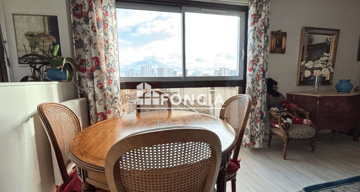 Appartement à PARIS-19E
