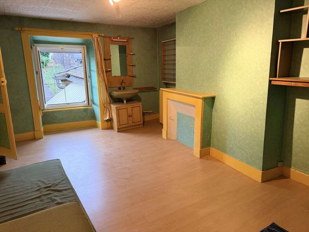 Grande maison de ville spacieuse et modulable, située au cœur de cette ville animée - photo 11