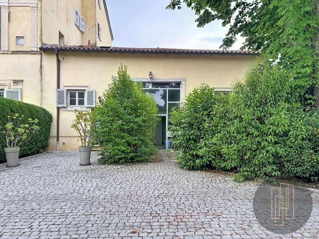 Exclusivité - Liergues Centre Bourg - Loft 5 chambres, 236 m² avec jardin et stationnements - photo 14