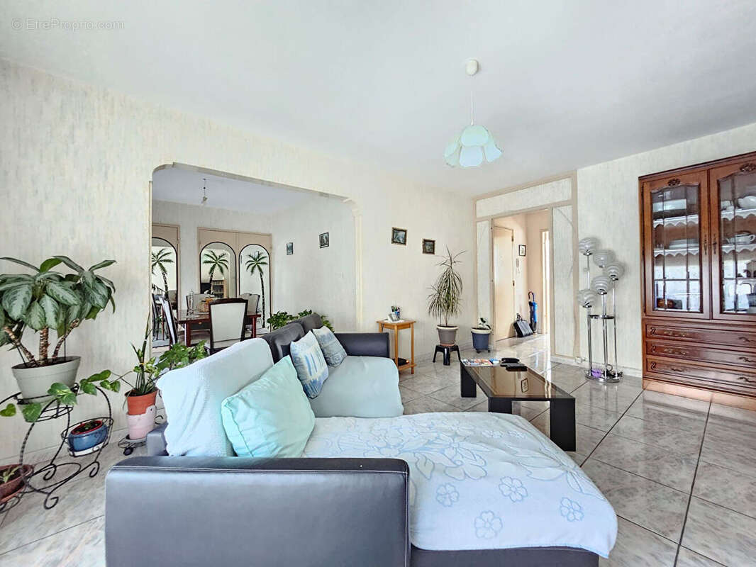 Appartement à RILLIEUX-LA-PAPE