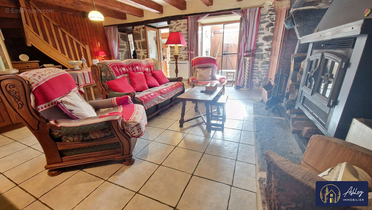 Maison 4 pièces Saint-Etienne-de-Chomeil - Maison à SAINT-ETIENNE-DE-CHOMEIL