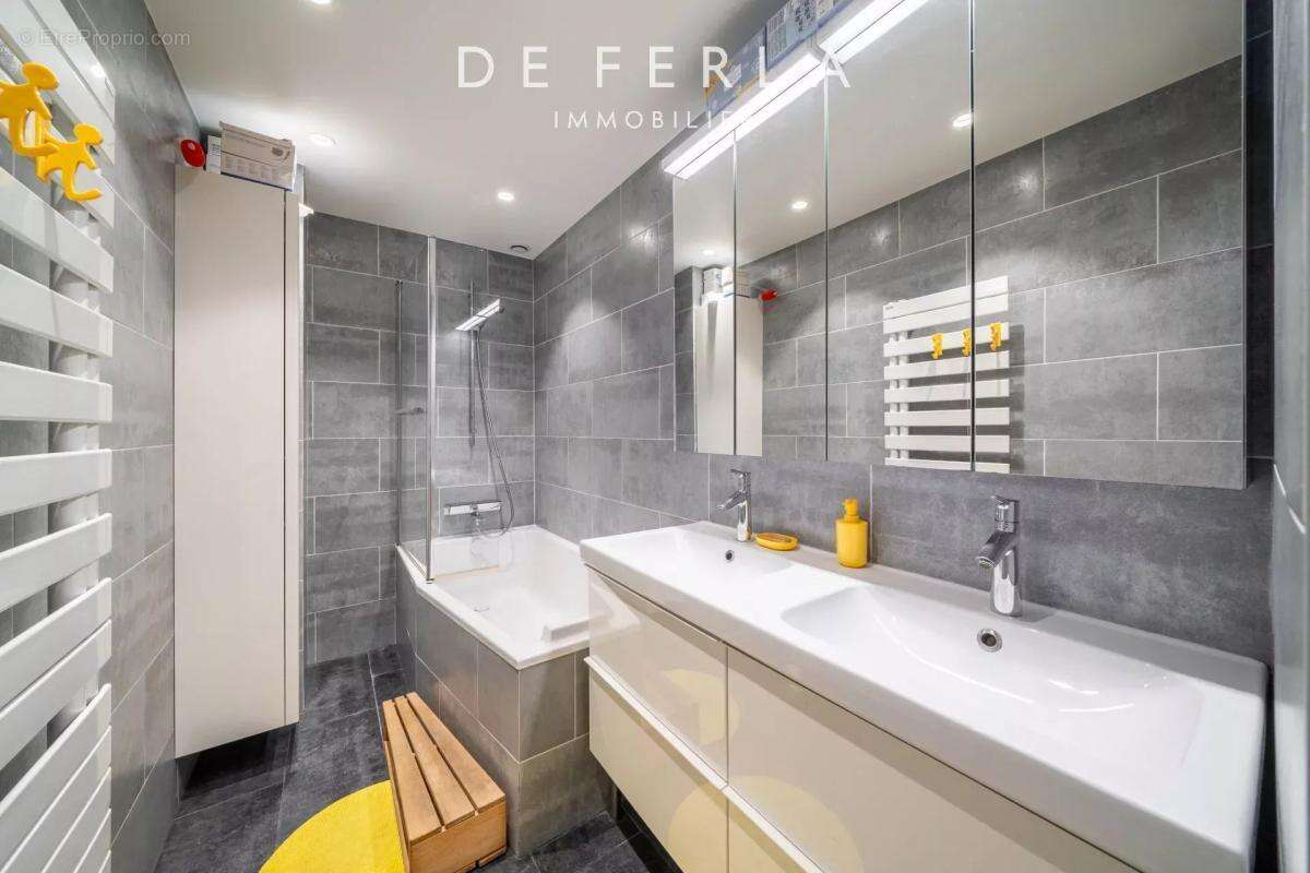 Appartement à PARIS-14E