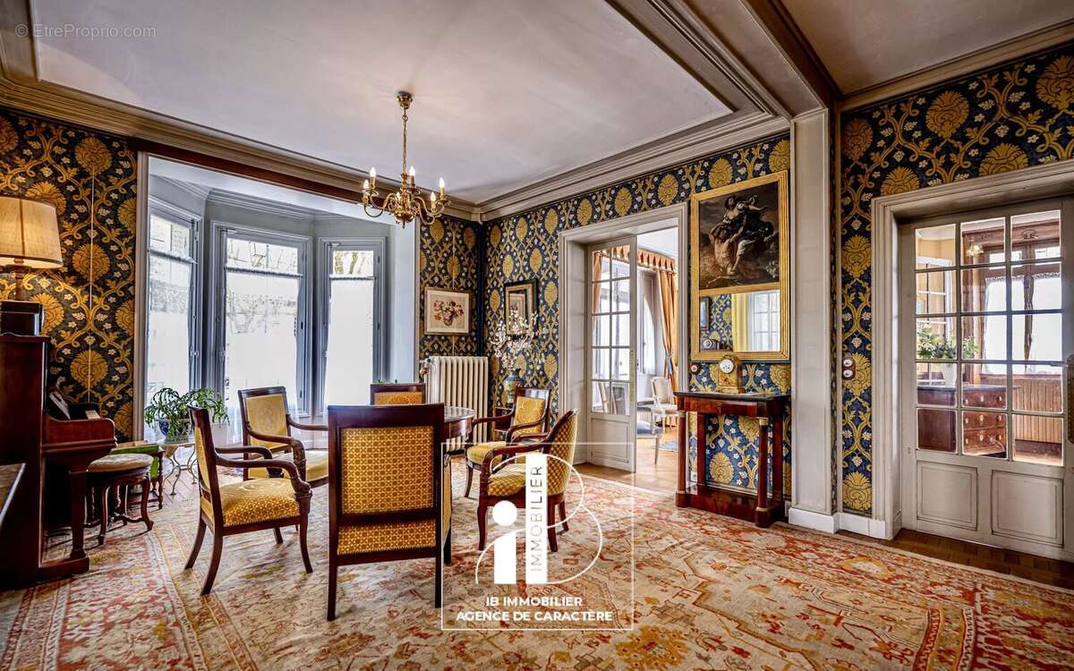 Maison à FONTAINEBLEAU