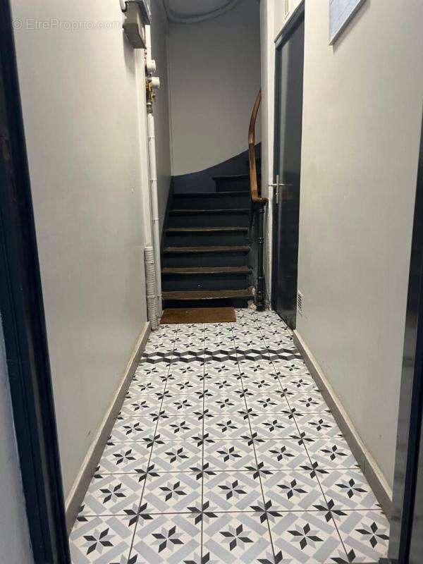 Montmartre  - abbesses - studette au calme sur cour - adresse rare - photo 10