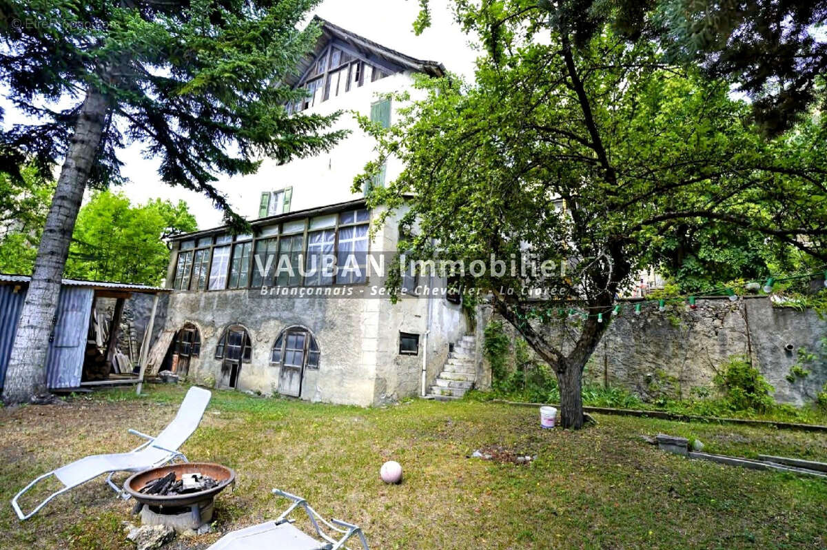 Authentique bâtisse avec jardin, terrain et vue montagne à Briançon - photo 4