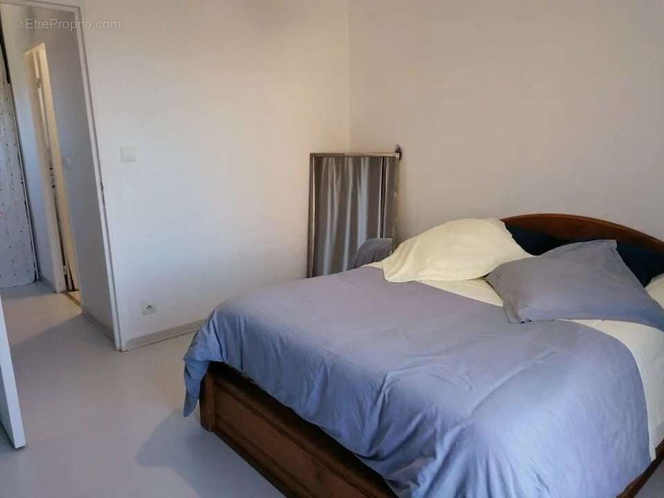 Appartement à SAINT-LAURENT-DU-VAR