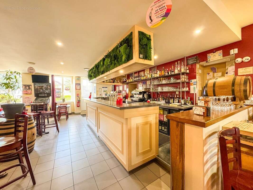 Commerce à MONTSAUGEON