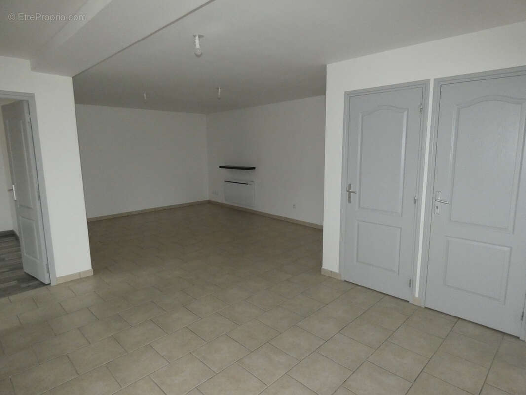 Maison à LAROCHE-SAINT-CYDROINE