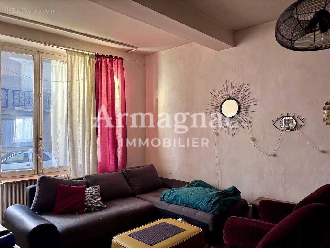 Maison à VIC-FEZENSAC