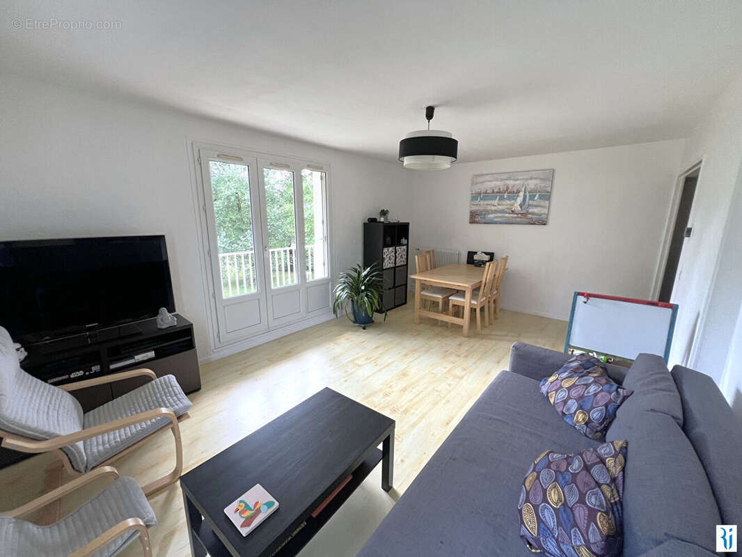 Appartement à LE MESNIL-ESNARD