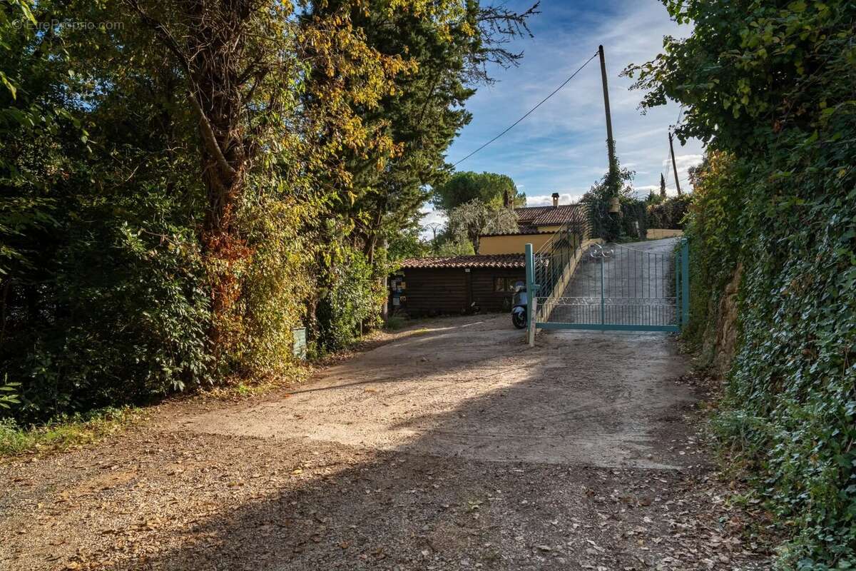 Maison à TOURRETTES-SUR-LOUP