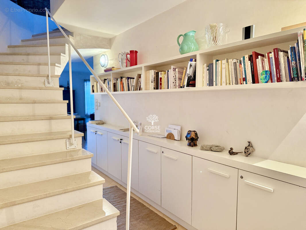 Extremement rare à la vente, duplex sur les falaises de Bonifacio - photo 17