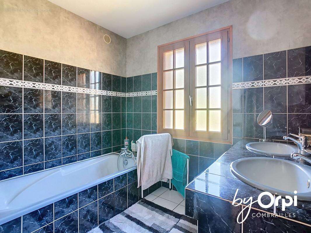 Maison à NERIS-LES-BAINS