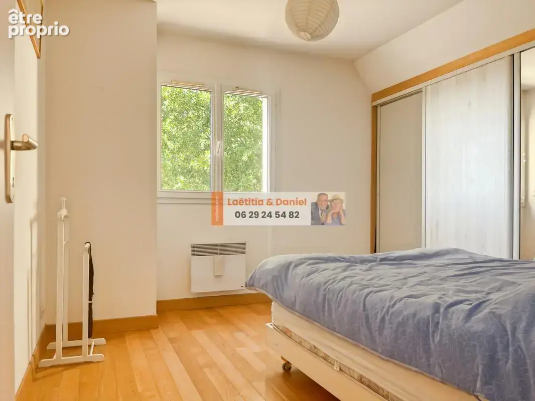 À 3 minutes de Verneuil-sur-Avre, cette maison de 140 m² vous séduira par ses beaux volumes, son terrain clos et arboré de 2 500 - photo 12