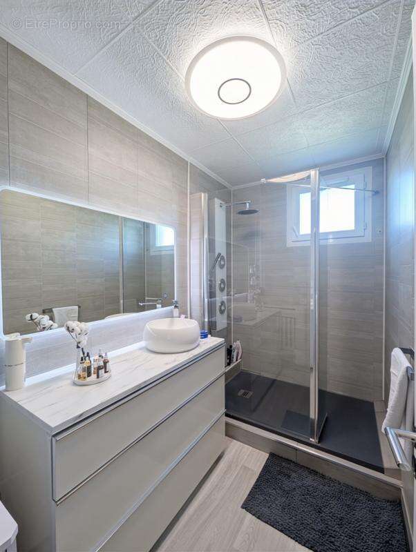 Appartement à PIERRE-BENITE