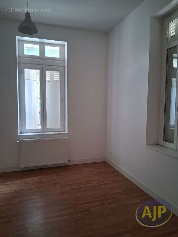 Maison à SAINT-JULIEN-BEYCHEVELLE