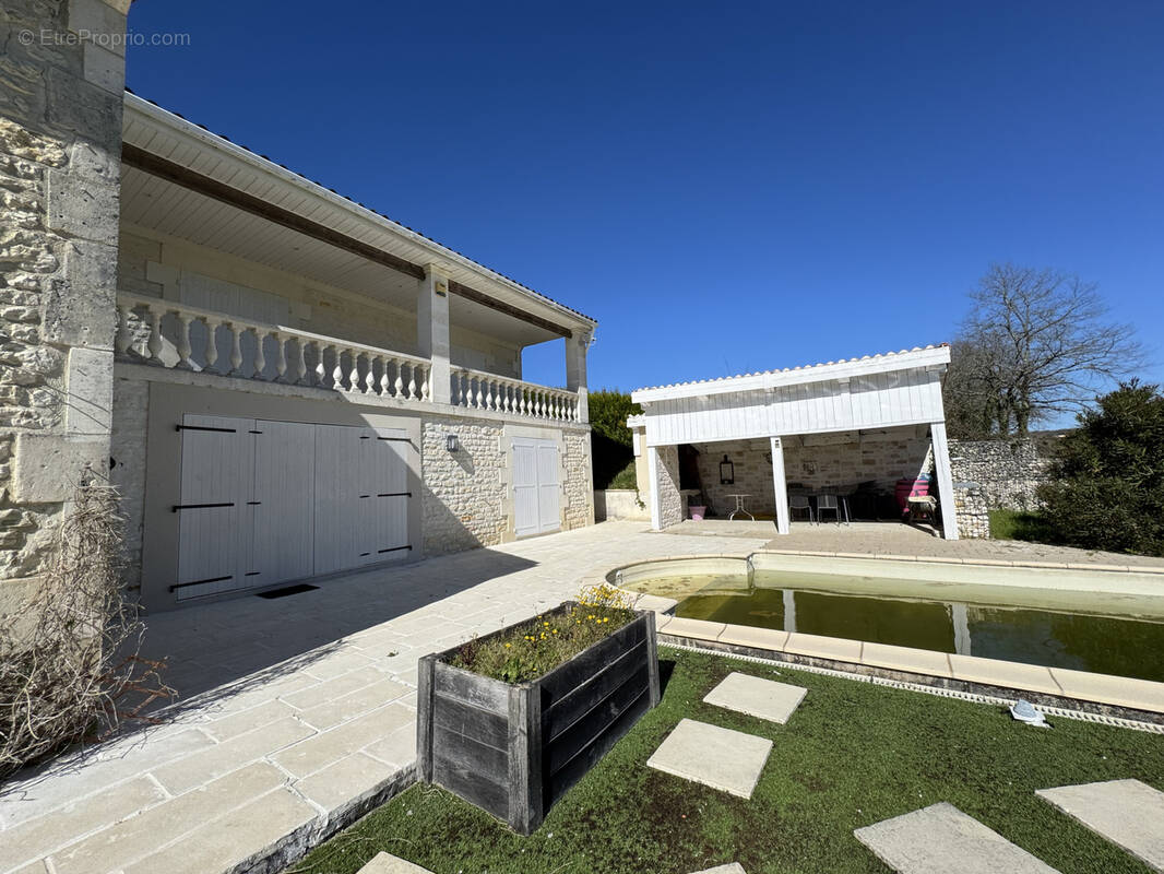 Maison à LIGNIERES-SONNEVILLE