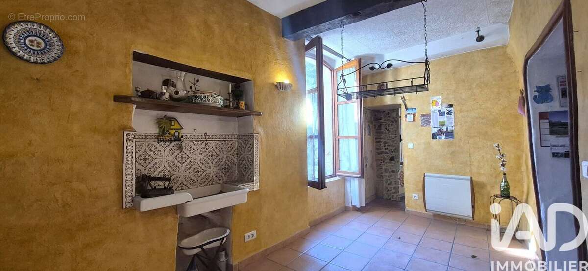 Maison 82 m² à Saint-Laurent-Le-Minier  - photo 2