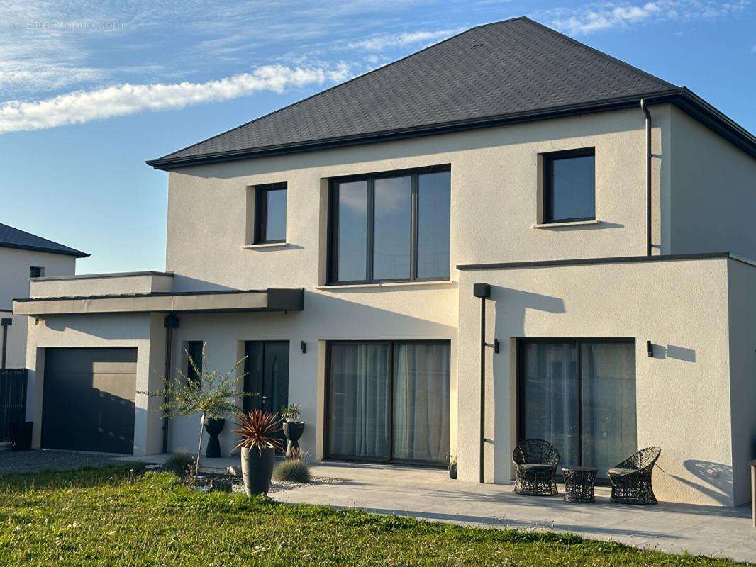 Maison à NEUVILLE-SUR-SARTHE