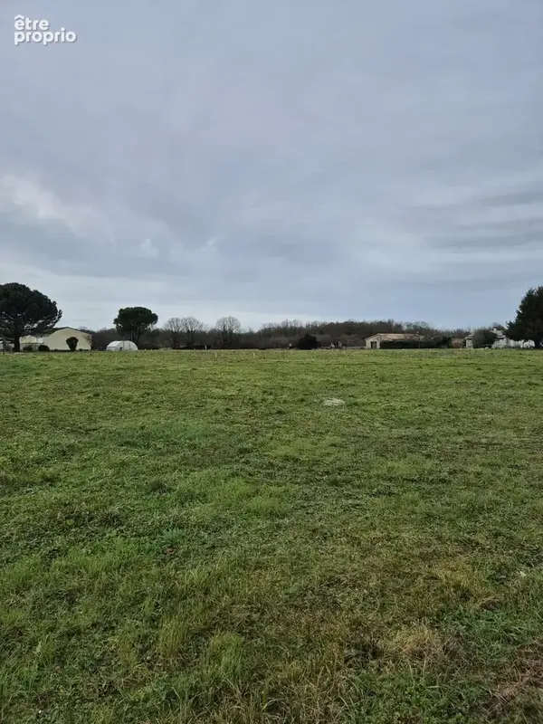 Photo Terrain à Saint-Yrieix-Sur-Charente au prix de 84 650€