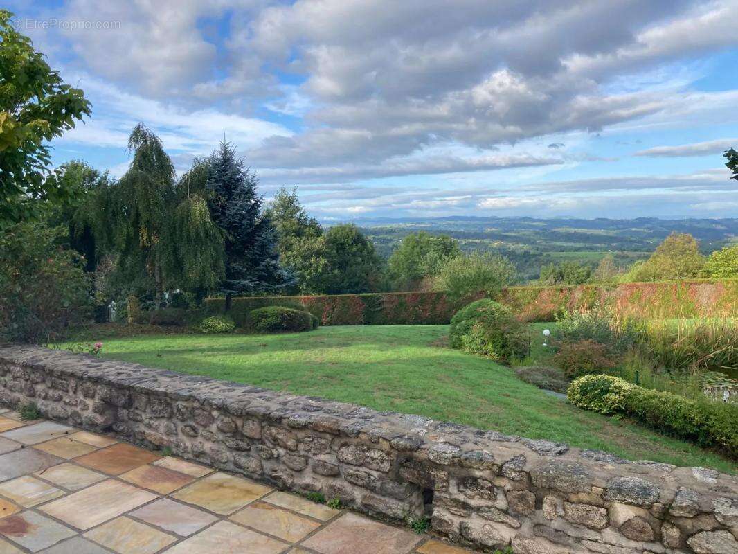 Maison à AUGEROLLES