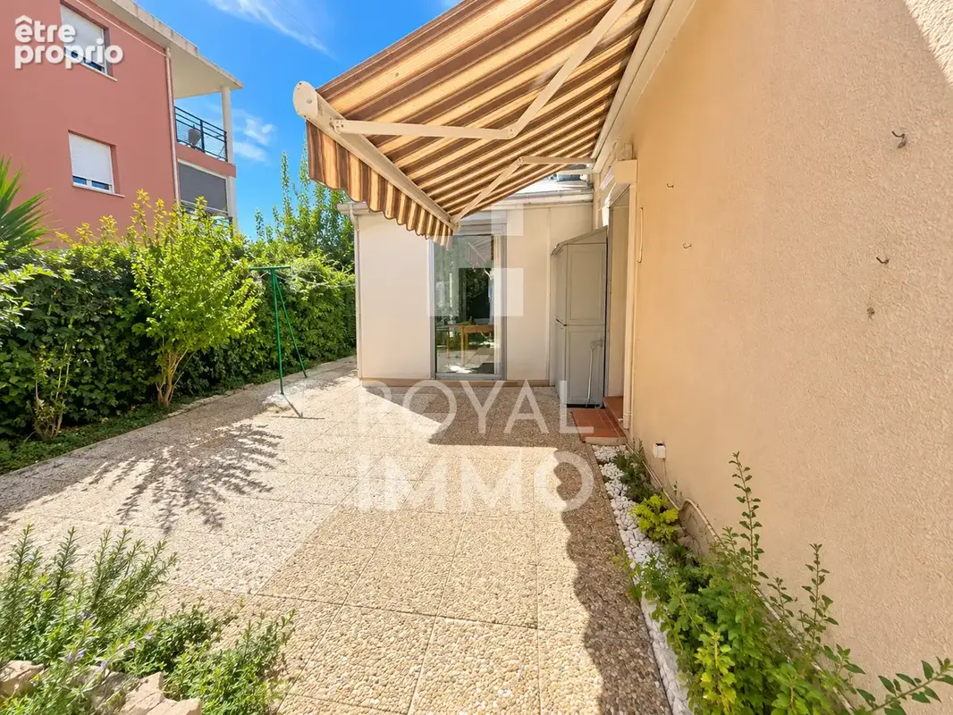 SANARY SUR MER - CHARMANT T2 avec 133 m2 de jardin privatif et Parking. - photo 2