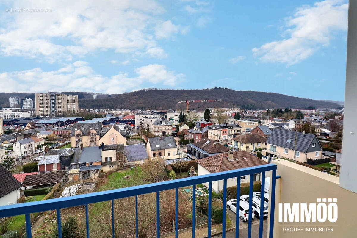 Appartement 81 m² à Notre-Dame-De-Bondeville  - photo 2