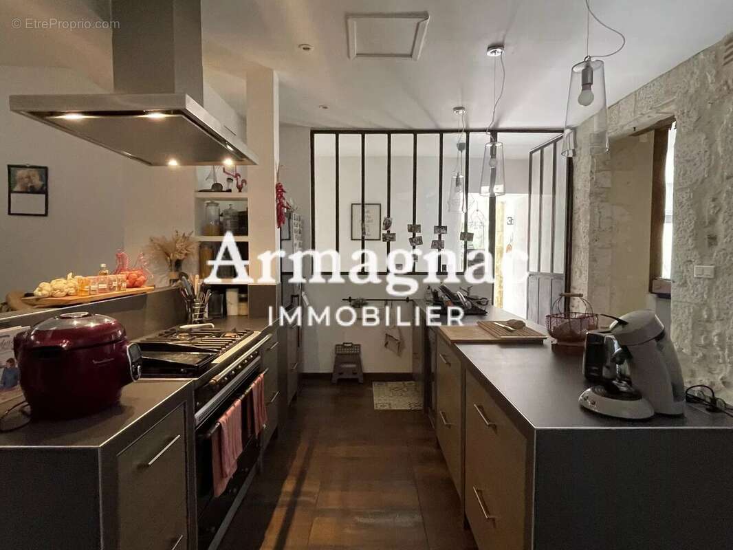 Maison à VIC-FEZENSAC