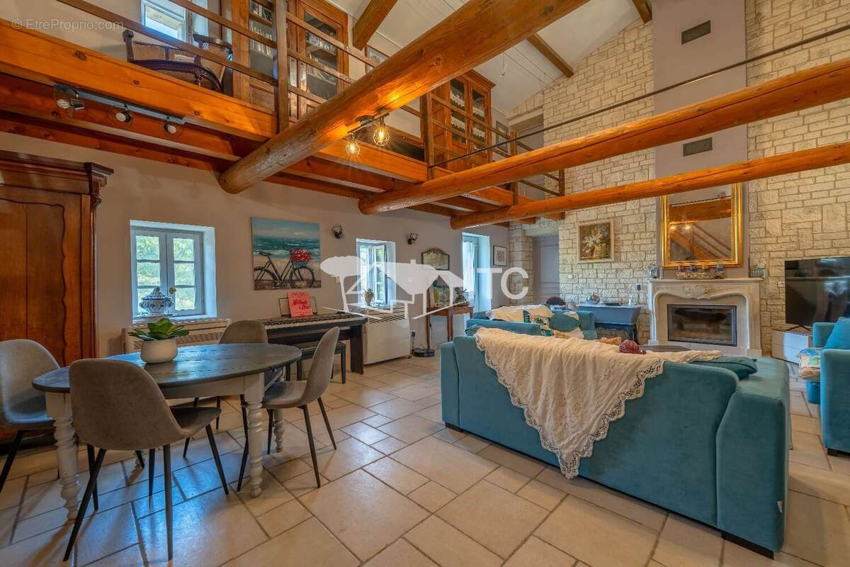 Mas du xviiieme 244m² habitables 8596m2 de terrain - photo 12