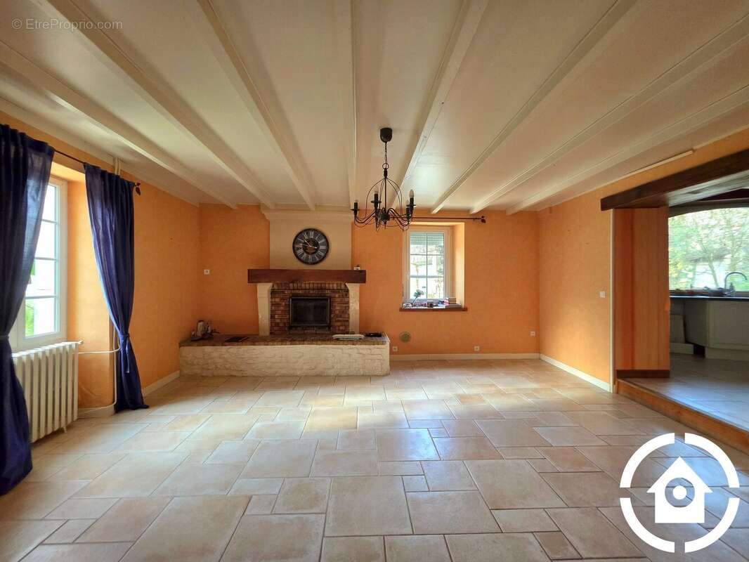 Maison à GENSAC-LA-PALLUE