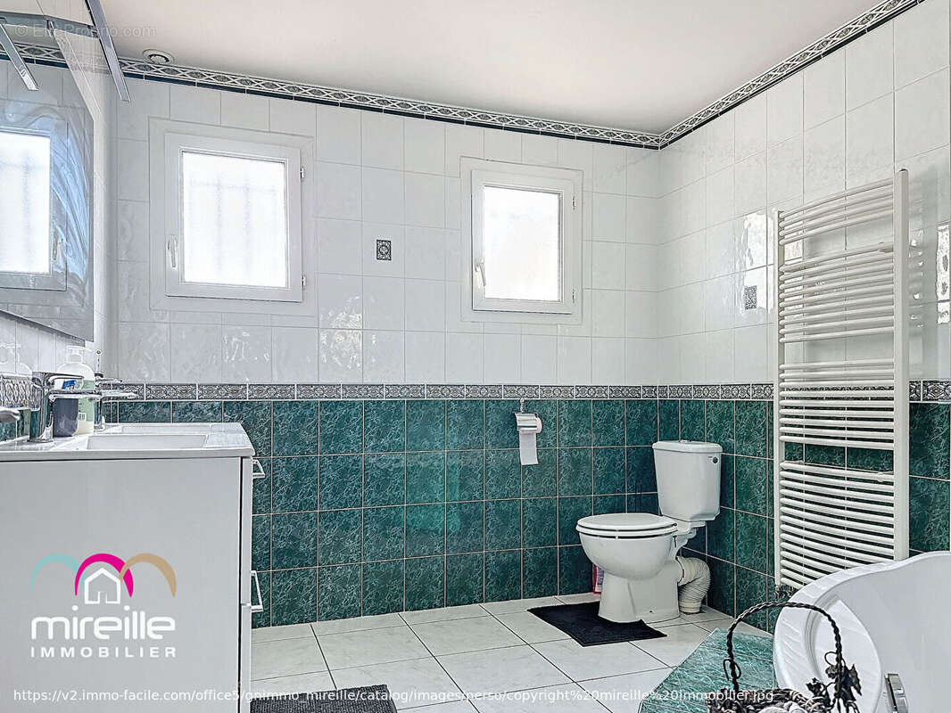 Maison à JONQUIERES-SAINT-VINCENT