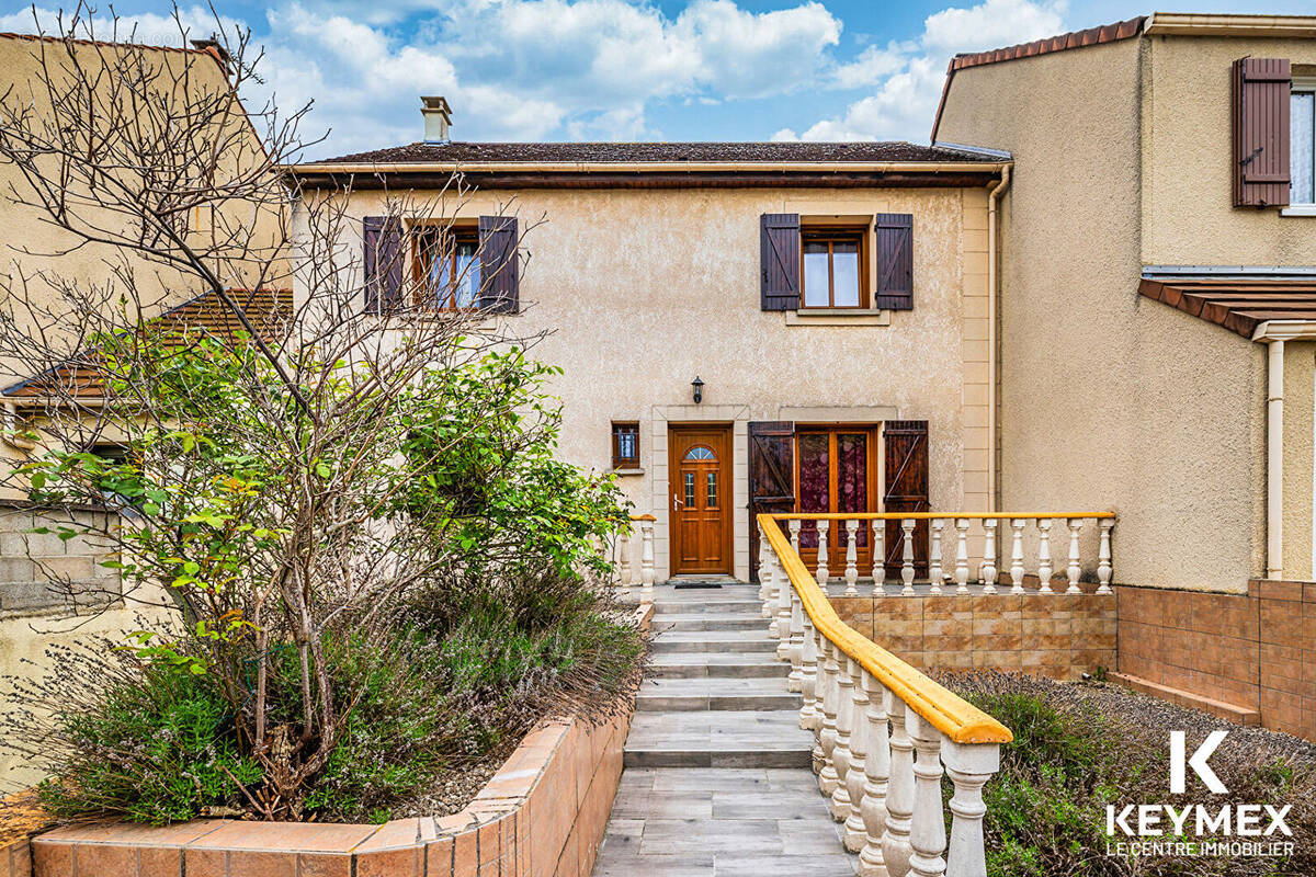 Maison à LOUVRES
